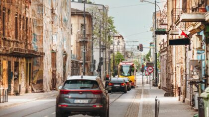 Automakers pivot to small urban EVs as city access rules tighten