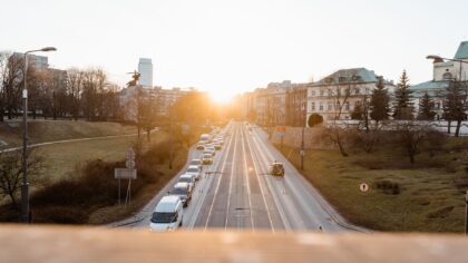Daily EV commuting made easy: realistic advice for smooth all‑weather trips