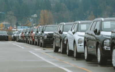General Motors leans on hybrids while reaffirming long-term EV plans