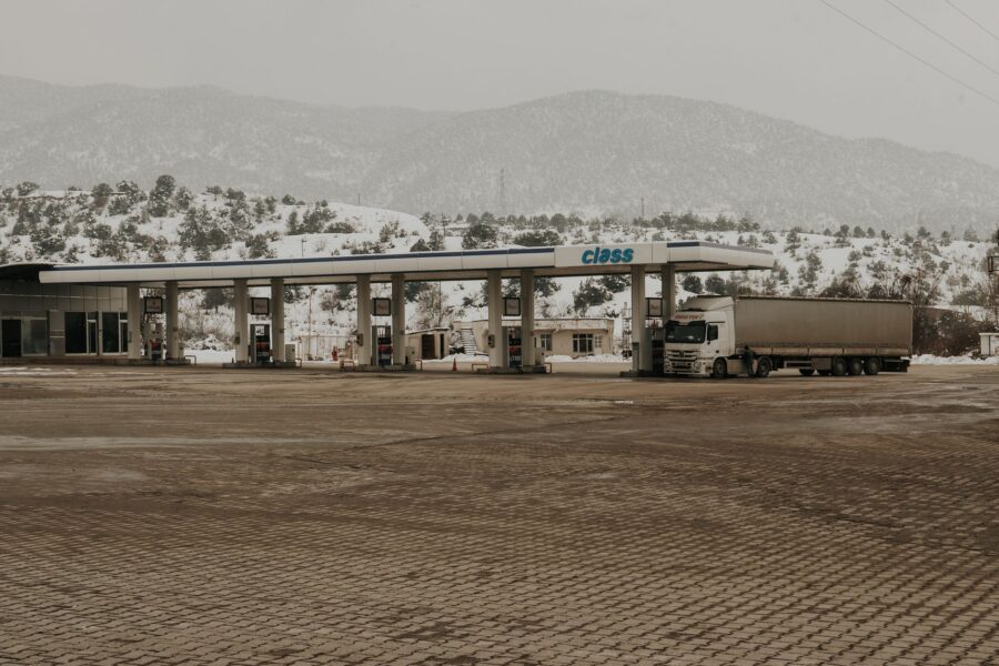 Hydrogen truck refueling