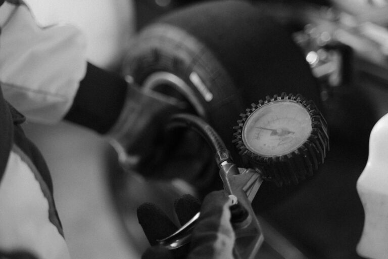 Electric car wheel winter snow tire pressure gauge