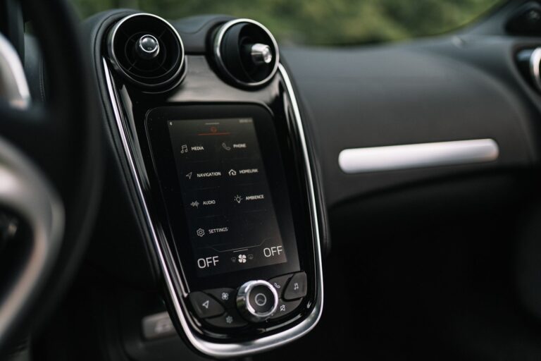 Dashboard touchscreen controls