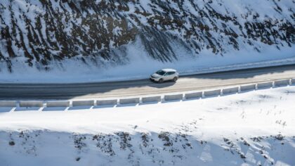 How to plan EV-friendly road trips in winter without freezing or running out of charge