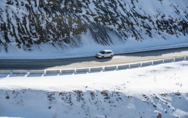 How to plan EV-friendly road trips in winter without freezing or running out of charge