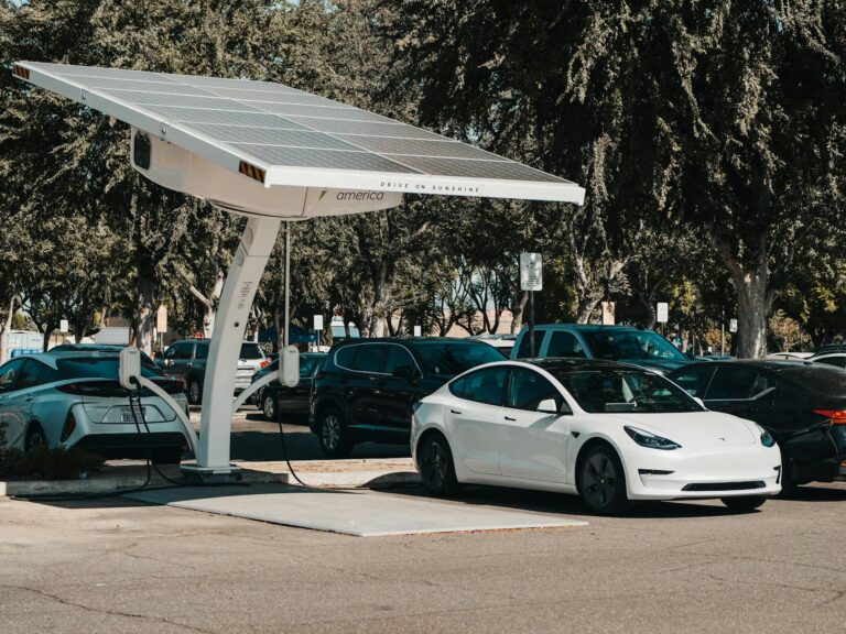 Electric vehicle dashboard charging schedule app rooftop solar