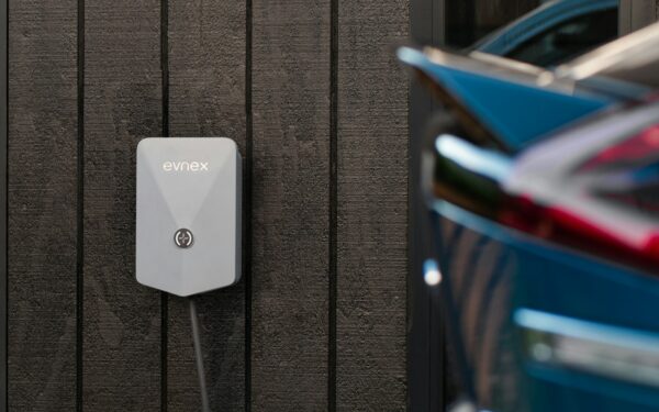 New plug‑and‑charge agreements aim to make public fast charging less of a guessing game