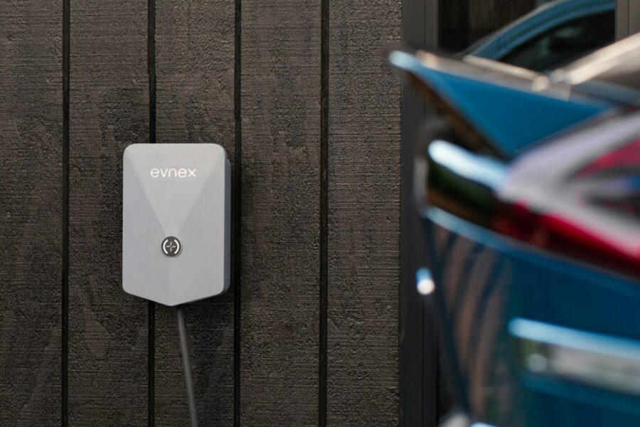Fast charging station