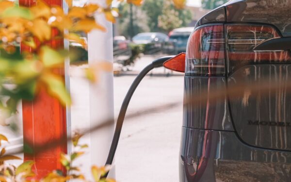 Practical EV public charging etiquette that keeps queues moving