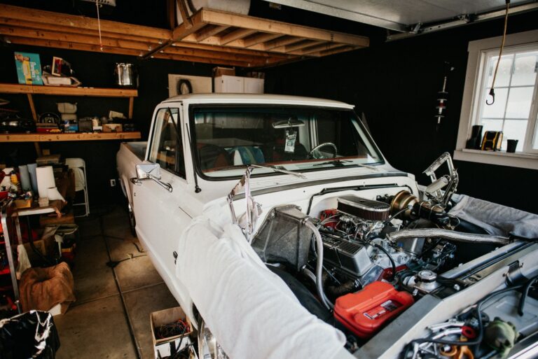 Electric pickup truck