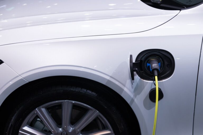 Electric vehicle driveway