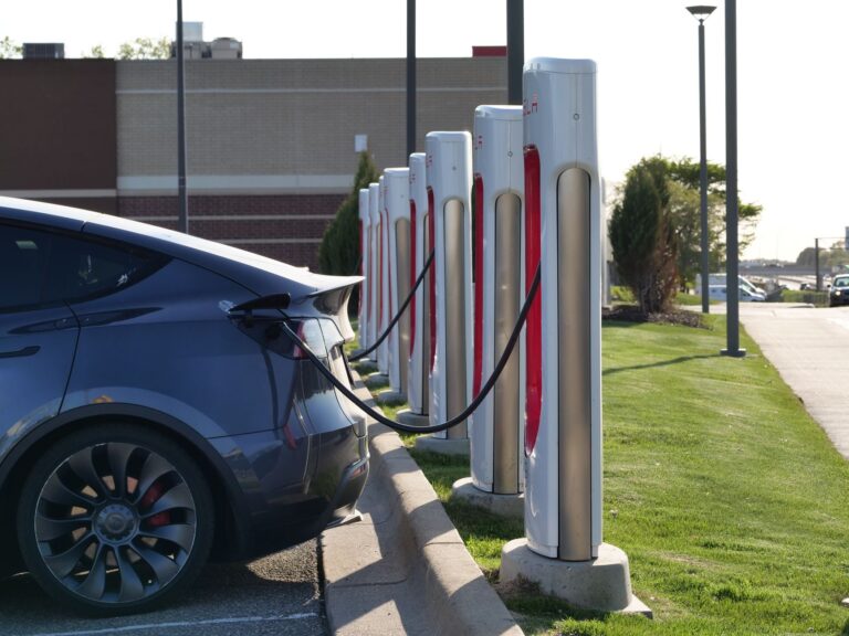 Fast charging hub