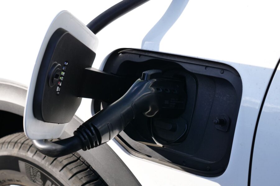 Charging connector plug